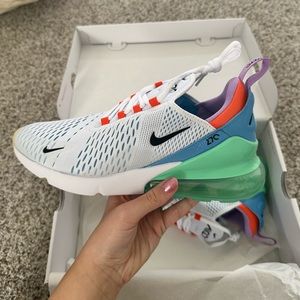 Women’s Nike Air Max 270 Casual Shoe DX2351
